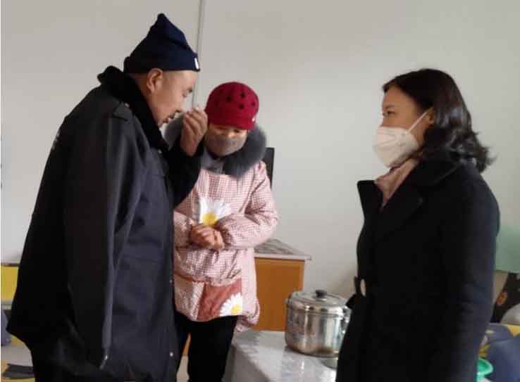心系困难群众 西安普瑞眼科寒冬送暖显温情
